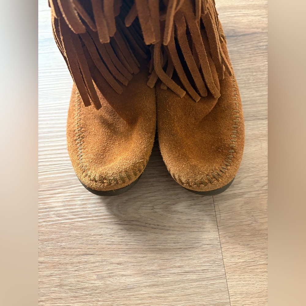 Minnetonka fringe boots - Picture 3 of 5